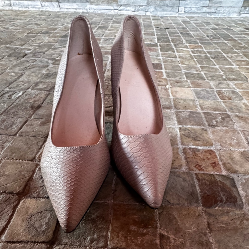 Heels - Picture 2 of 10